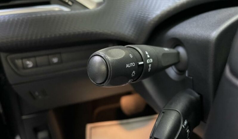 
								Peugeot 2008 Essence 110 S&S EAT6 ALLURE full									