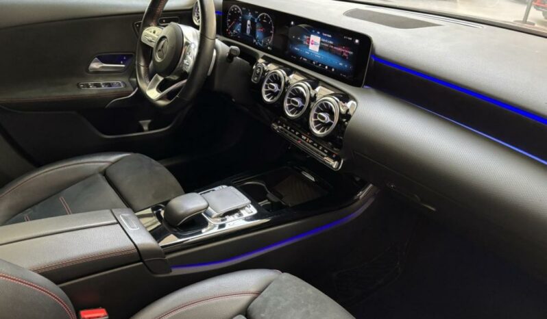 
								Mercedes Classe A Compact IV 200 d AMG Line 8G-DCT full									