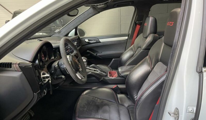 
								Porsche Cayenne II 3.6 V6 GTS full									