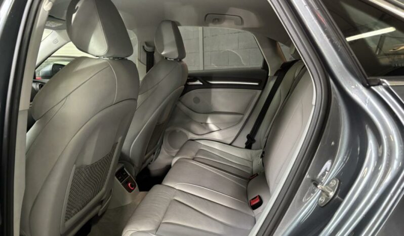 
								Audi A3 Berline III 1.4 TFSI COD ULTRA S Tro 7 150 Amb Luxe full									