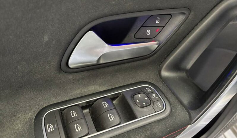 
								Mercedes Classe A Compact IV 200 d AMG Line 8G-DCT full									