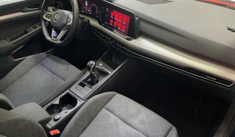 
								Volkswagen Golf VIII 2.0 TDI SCR 115 BVM6 Life 1st full									