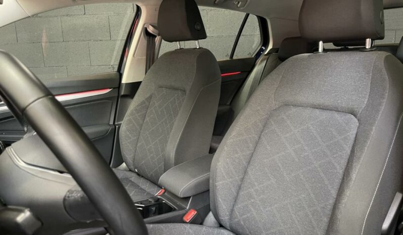 
								Volkswagen Golf VIII 2.0 TDI SCR 115 BVM6 Life 1st full									