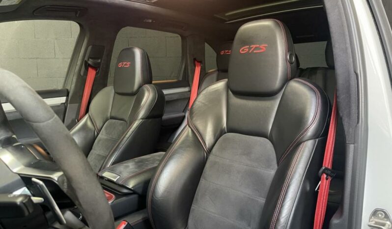 
								Porsche Cayenne II 3.6 V6 GTS full									