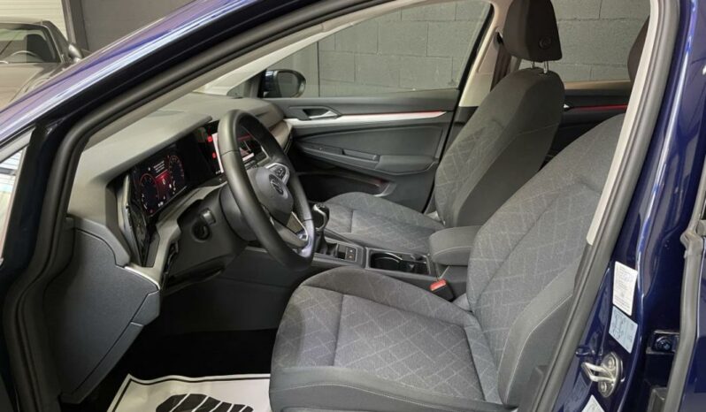 
								Volkswagen Golf VIII 2.0 TDI SCR 115 BVM6 Life 1st full									
