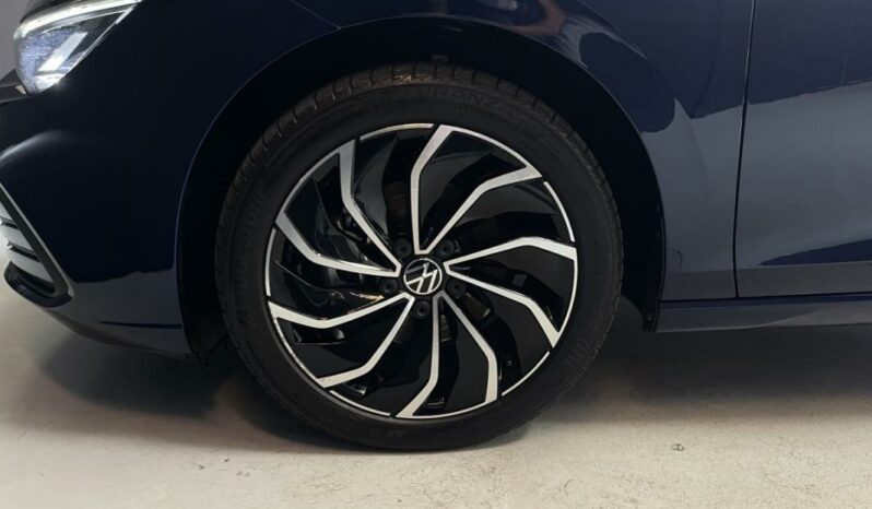 
								Volkswagen Golf VIII 2.0 TDI SCR 115 BVM6 Life 1st full									