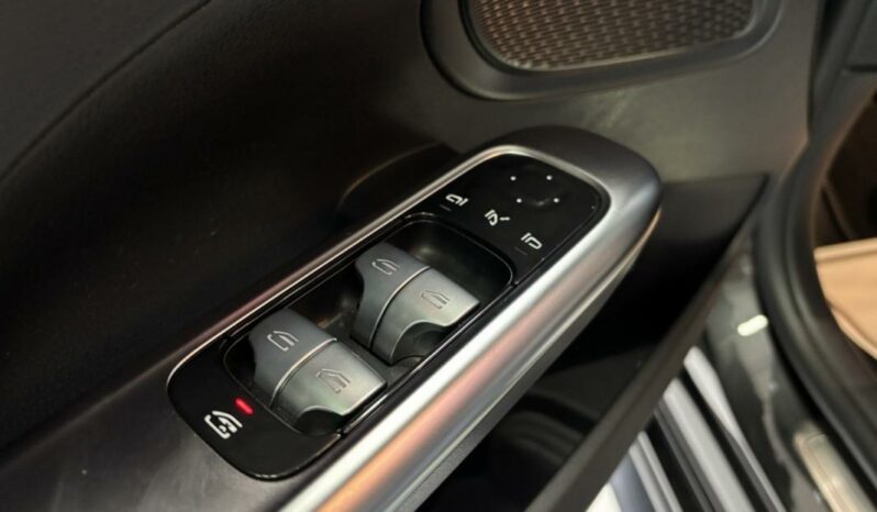 
								Mercedes Classe C V Berline 220 d AMG Line TOIT OUVRANT full									