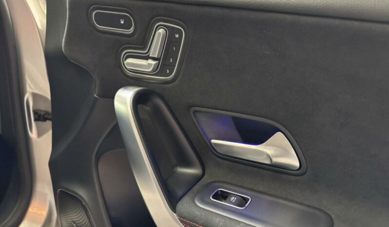 
								Mercedes Classe A Compact IV 200 d AMG Line 8G-DCT full									