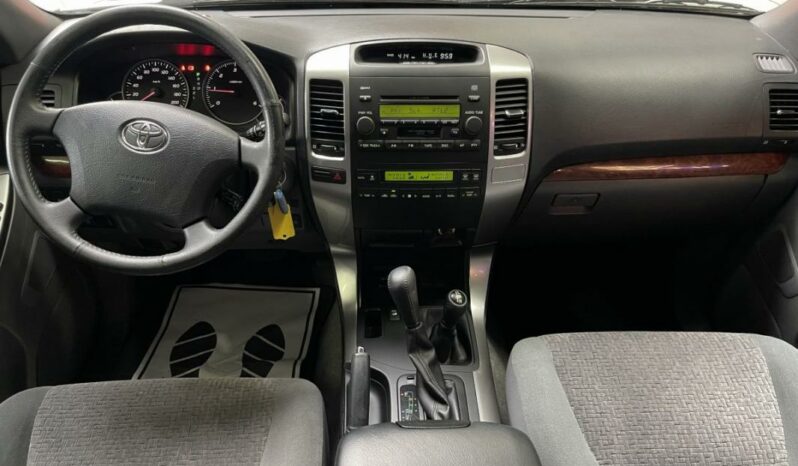 
								Toyota Land Cruiser II 165 D-4D GX full									