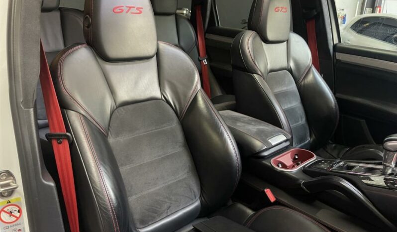 
								Porsche Cayenne II 3.6 V6 GTS full									