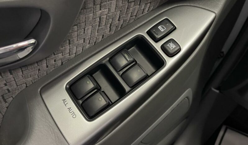 
								Toyota Land Cruiser II 165 D-4D GX full									