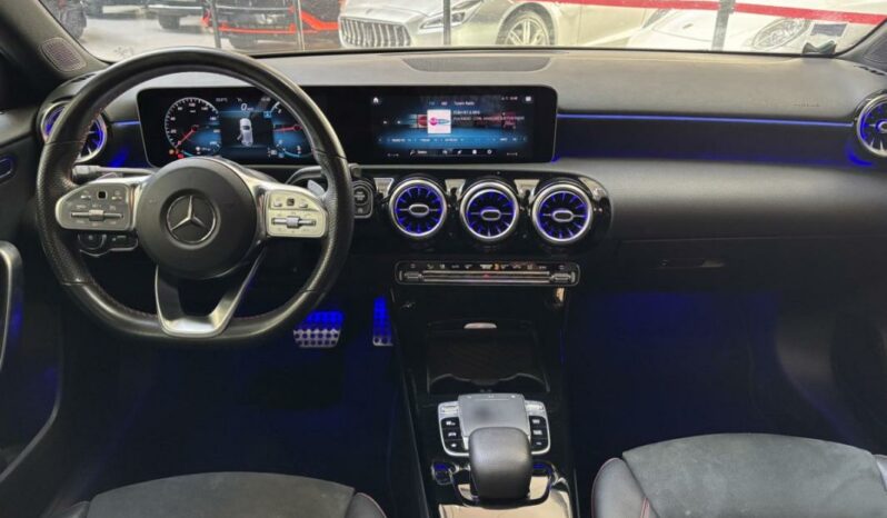 
								Mercedes Classe A Compact IV 200 d AMG Line 8G-DCT full									