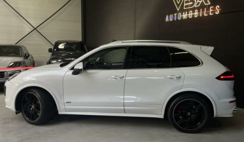 
								Porsche Cayenne II 3.6 V6 GTS full									
