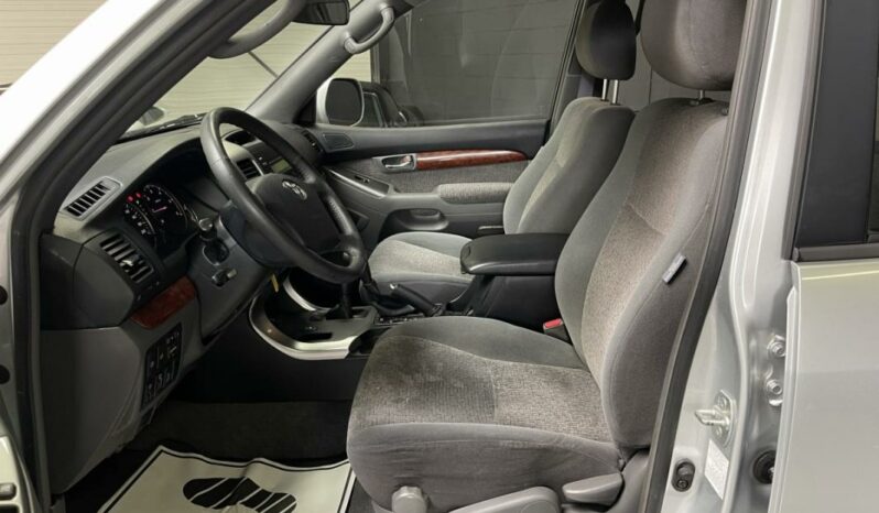 
								Toyota Land Cruiser II 165 D-4D GX full									