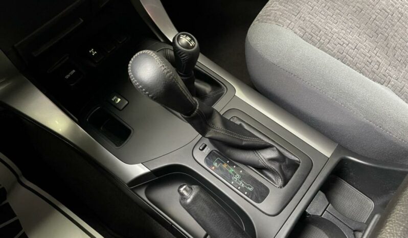 
								Toyota Land Cruiser II 165 D-4D GX full									