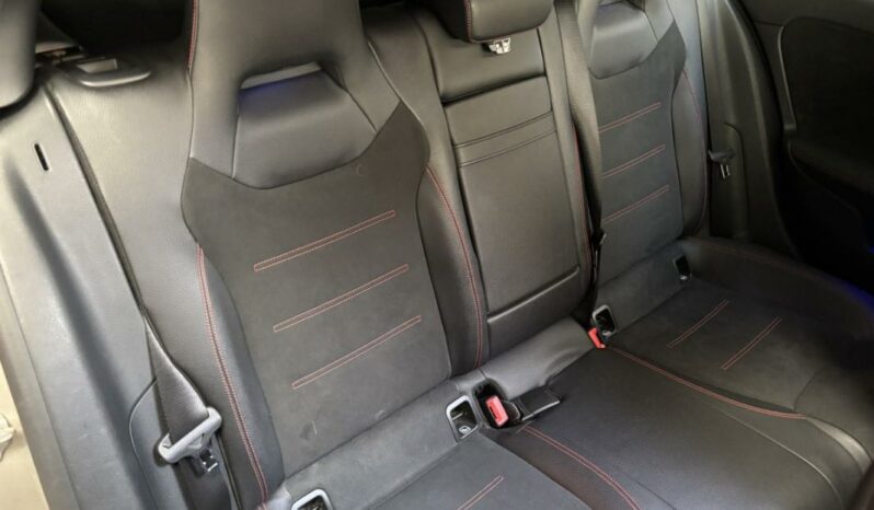 
								Mercedes Classe A Compact IV 200 d AMG Line 8G-DCT full									