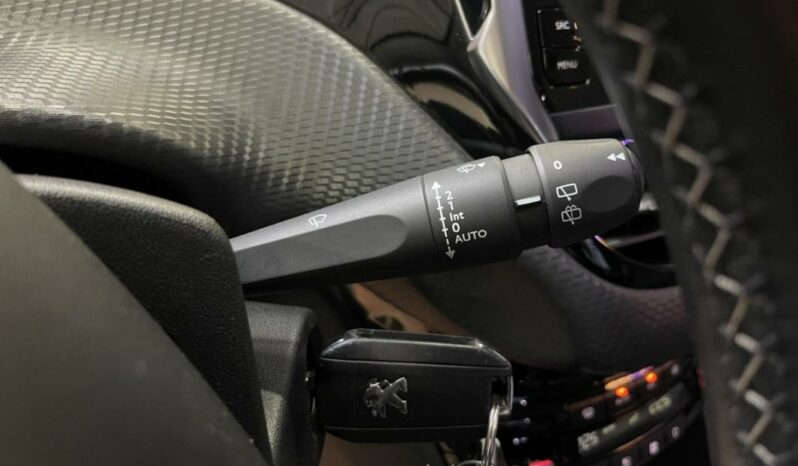
								Peugeot 2008 Essence 110 S&S EAT6 ALLURE full									