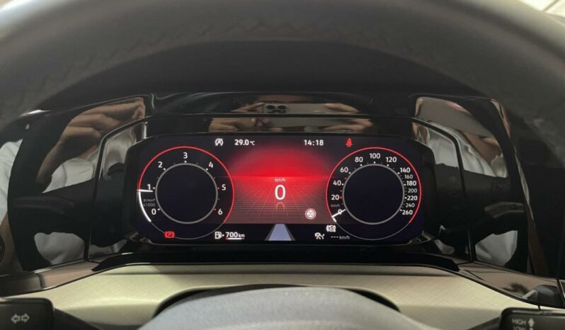 
								Volkswagen Golf VIII 2.0 TDI SCR 115 BVM6 Life 1st full									